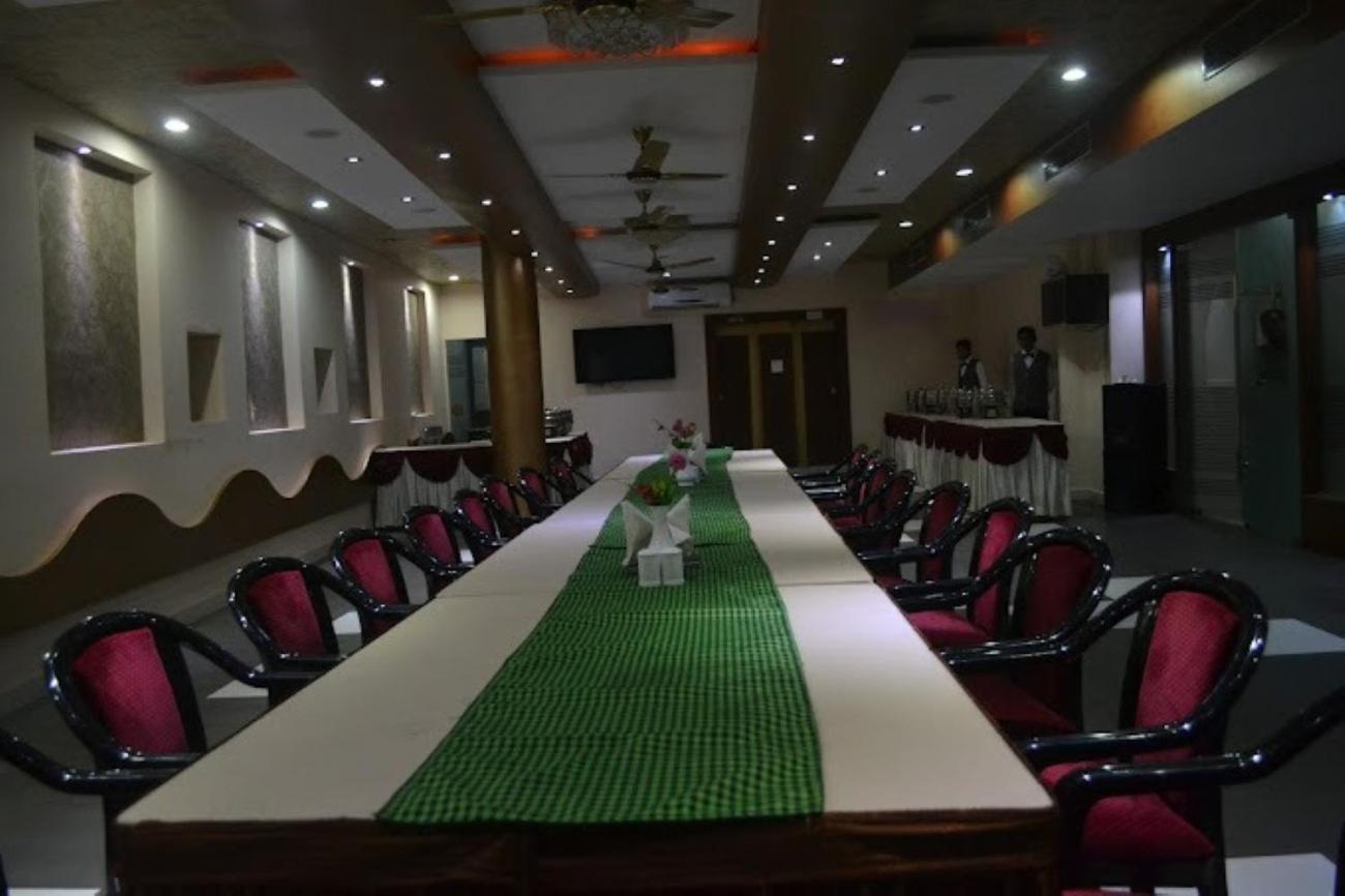 Hotel Vinayak Palace Bilāspur Exteriér fotografie