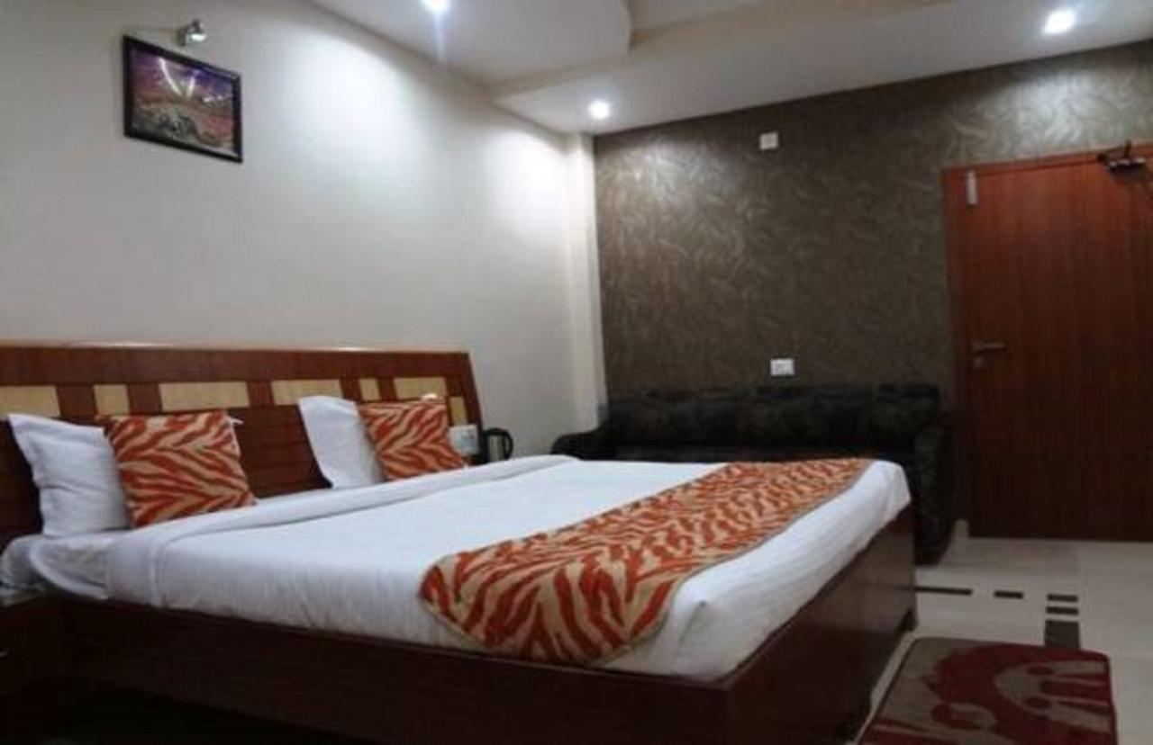 Hotel Vinayak Palace Bilāspur Exteriér fotografie