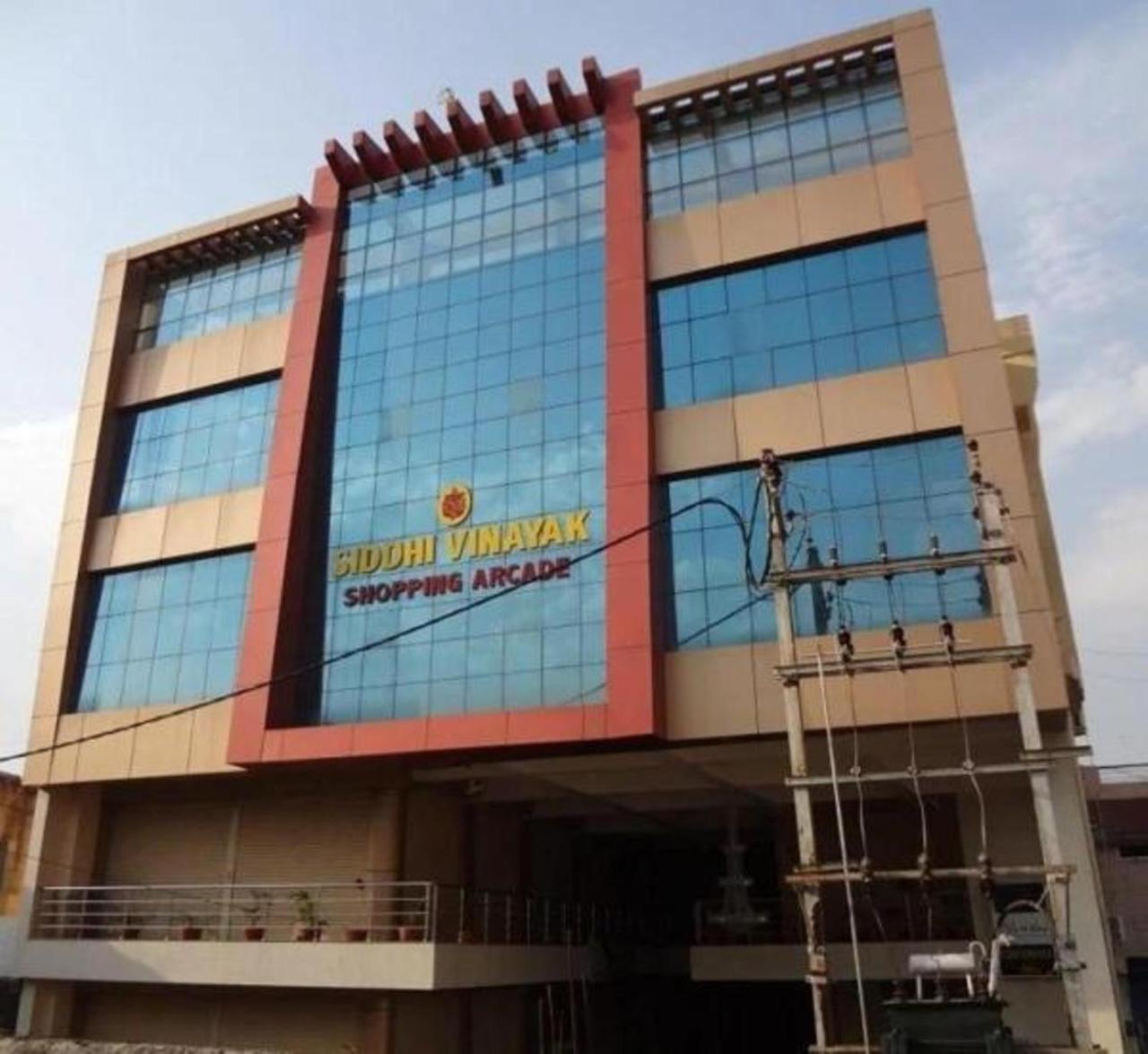 Hotel Vinayak Palace Bilāspur Exteriér fotografie